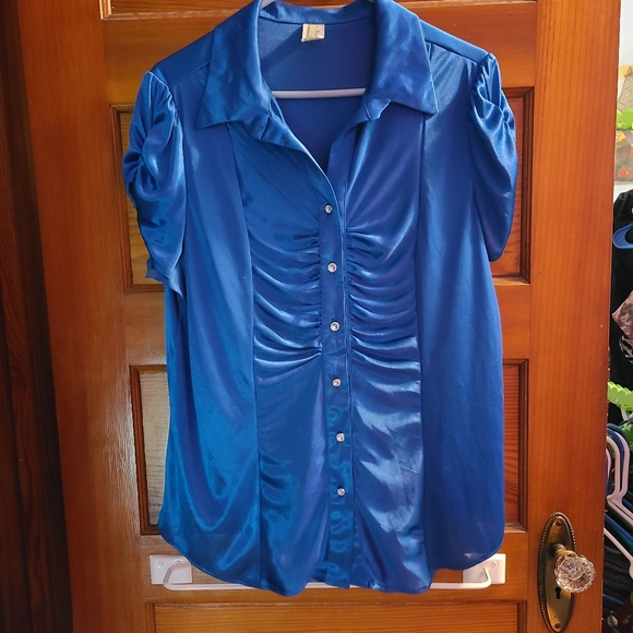 Evogues Button-down Blouse - Picture 1 of 1